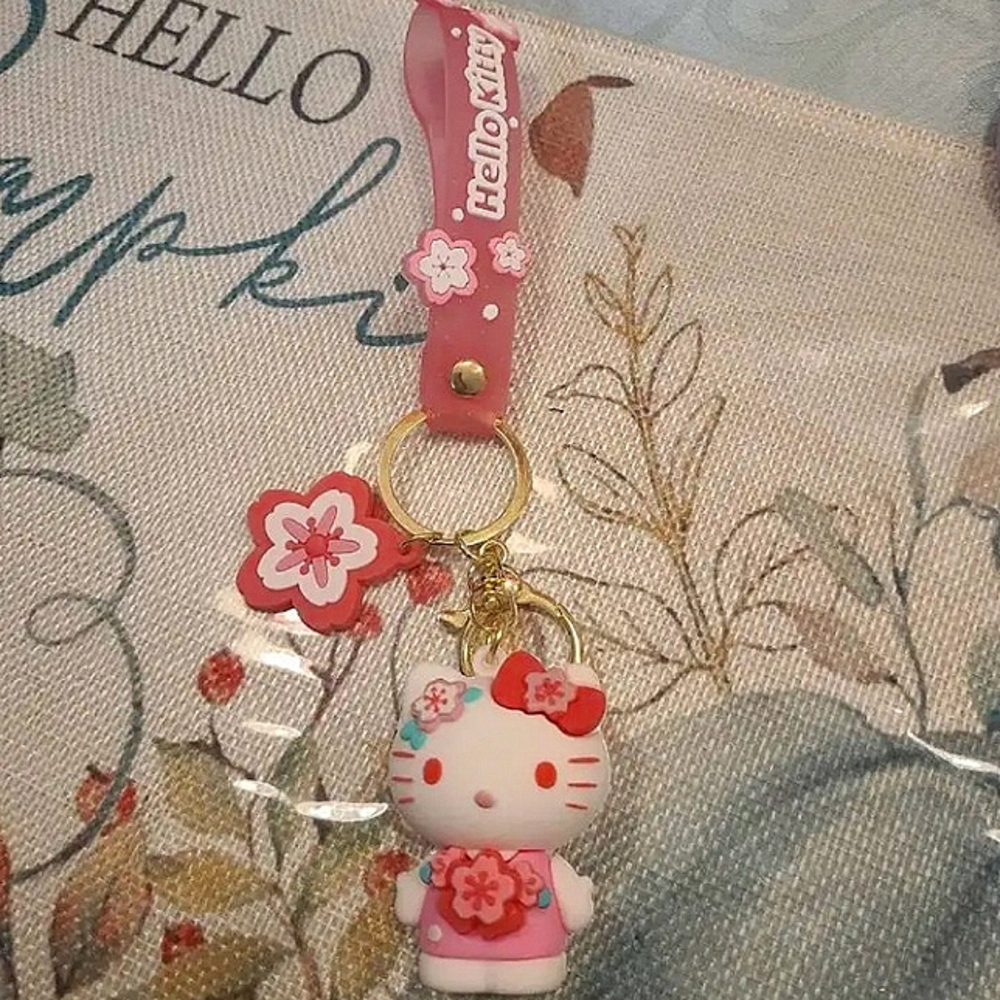 Hello Kitty Keychain - Picture 4 of 7